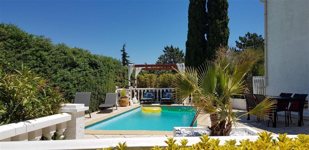 Villa T3 A 10' De Cassis - Piscine Privee Et Cuisine D'Ete Exterieure Carnoux-en-Provence Экстерьер фото