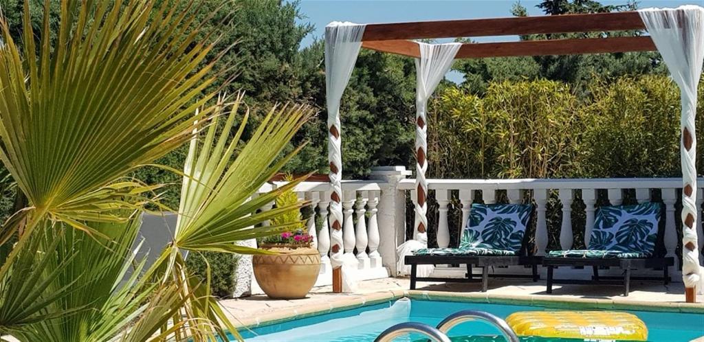 Villa T3 A 10' De Cassis - Piscine Privee Et Cuisine D'Ete Exterieure Carnoux-en-Provence Экстерьер фото